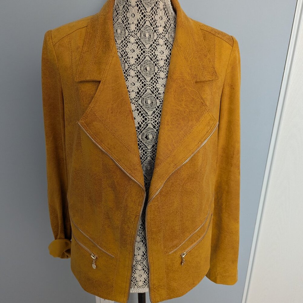 Melanie Lyne open jacket